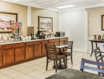 Super 8 By Wyndham Caryville Tn Restaurant bilde